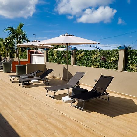 Evasion En Plein Coeur De La Ville Studio Jacuzzis Sauna Et Piscine Au Centre De Port-Louis Exteriör bild