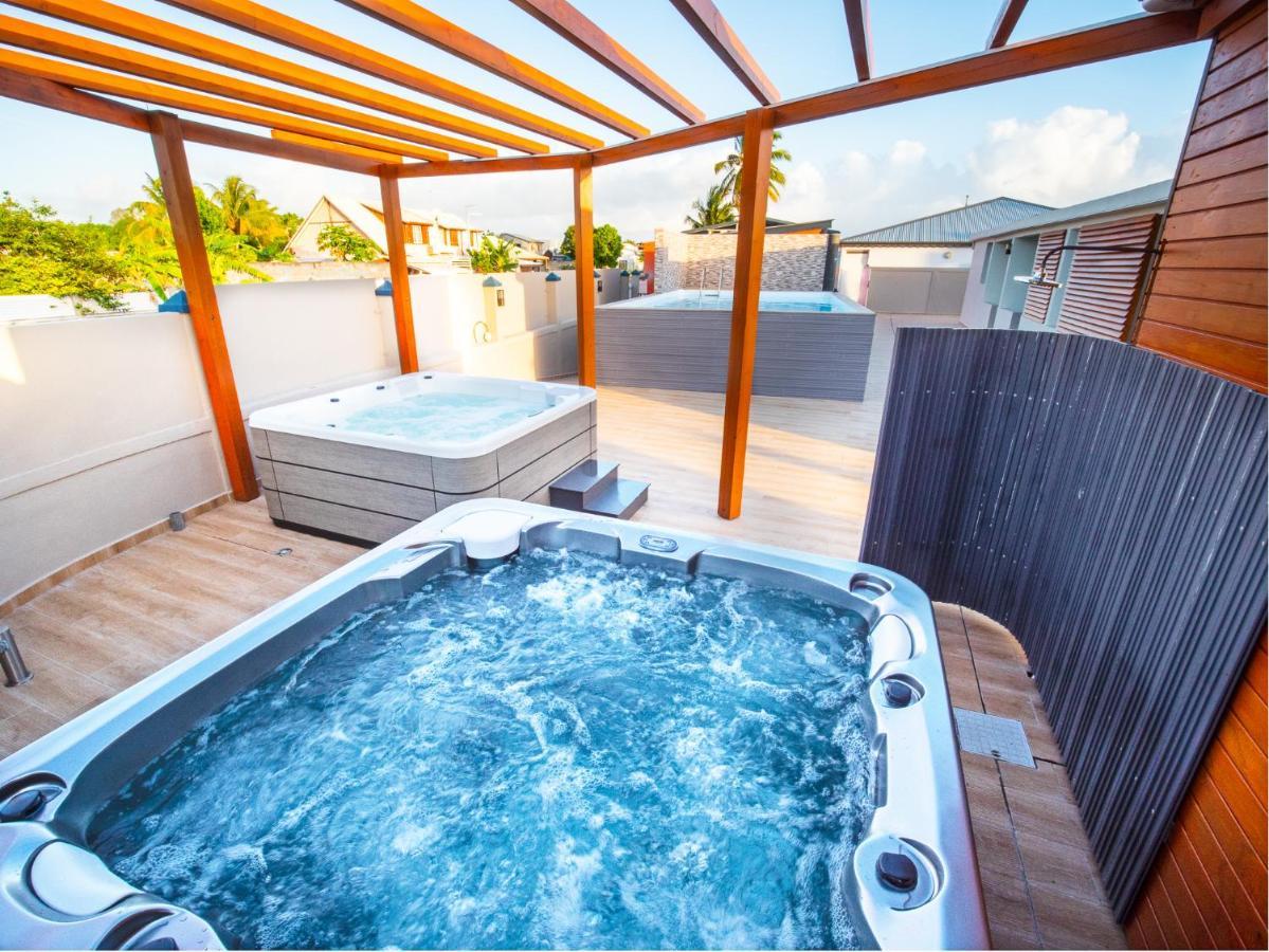 Evasion En Plein Coeur De La Ville Studio Jacuzzis Sauna Et Piscine Au Centre De Port-Louis Exteriör bild