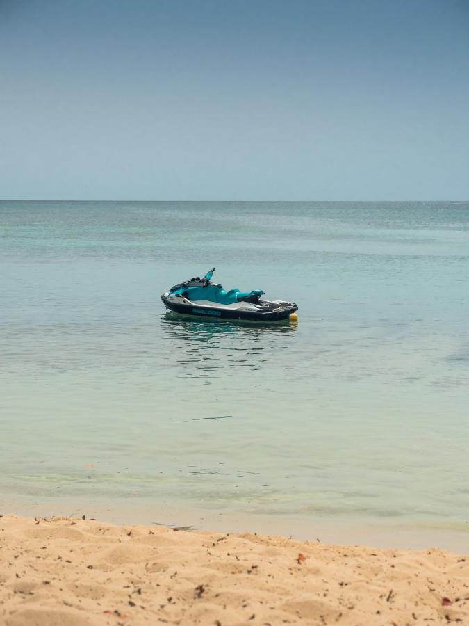 Evasion En Plein Coeur De La Ville Studio Jacuzzis Sauna Et Piscine Au Centre De Port-Louis Exteriör bild