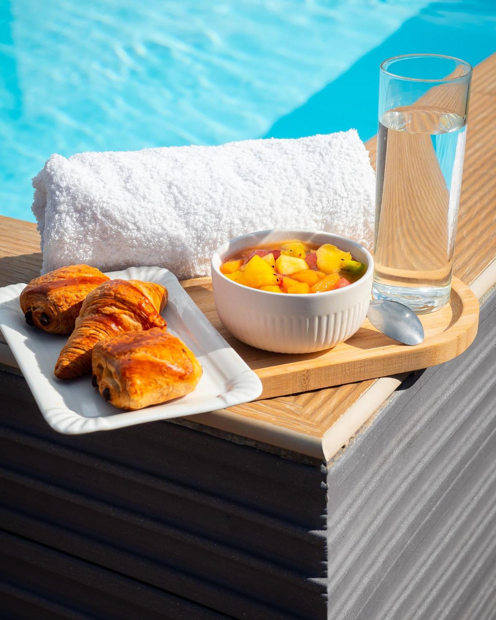 Evasion En Plein Coeur De La Ville Studio Jacuzzis Sauna Et Piscine Au Centre De Port-Louis Exteriör bild