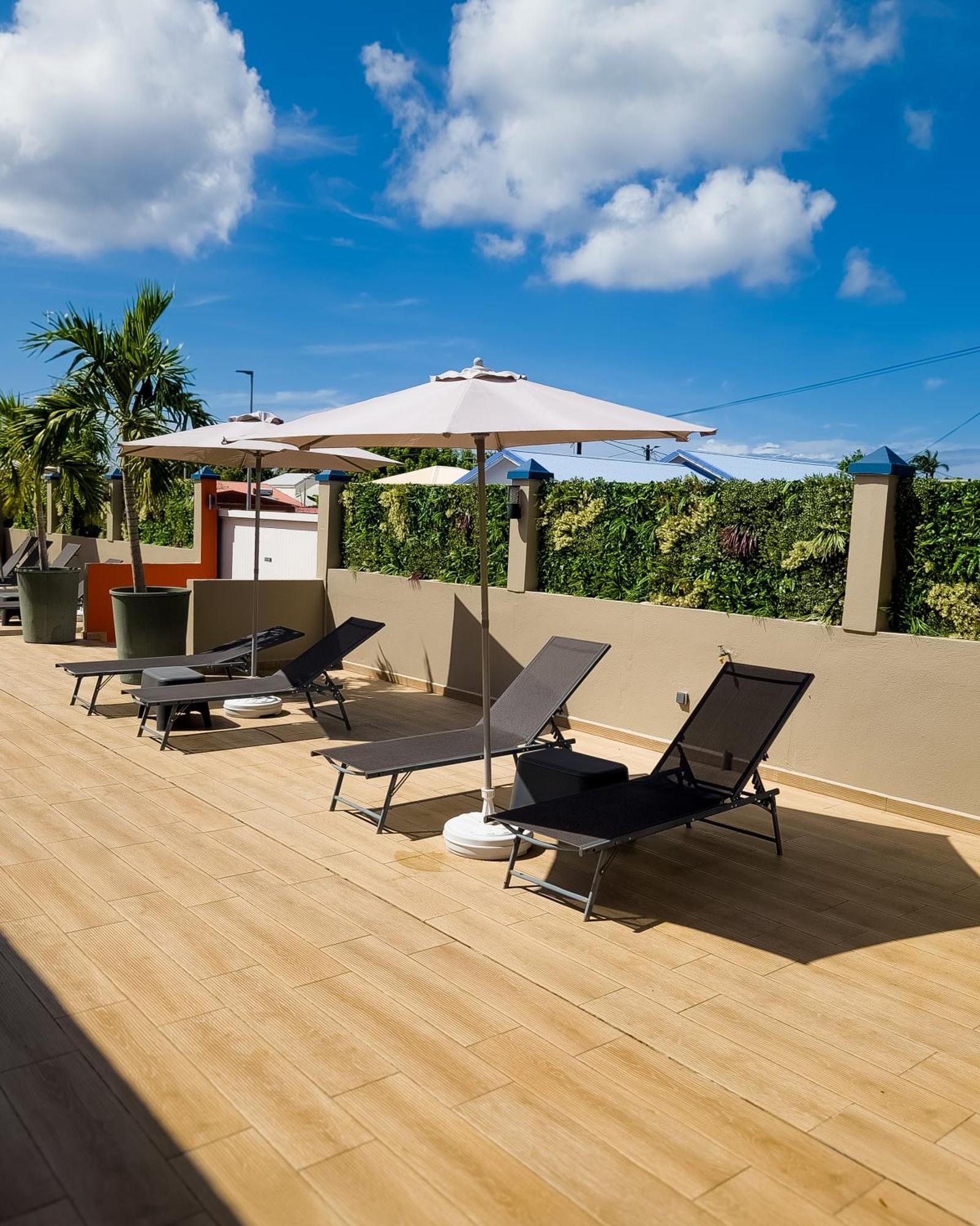 Evasion En Plein Coeur De La Ville Studio Jacuzzis Sauna Et Piscine Au Centre De Port-Louis Exteriör bild